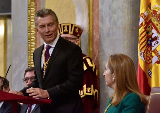 El presidente argentino también dio un discurso en el Congreso de los Diputados español. En la imagen, momento del discurso, junto a la presidenta del Congreso, Ana Pastor.