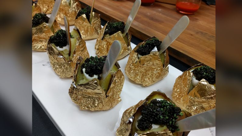 Se servirán un total de 10 kilos de caviar en la fiesta y habrá 300 cocineros encargados de preparar la cena.