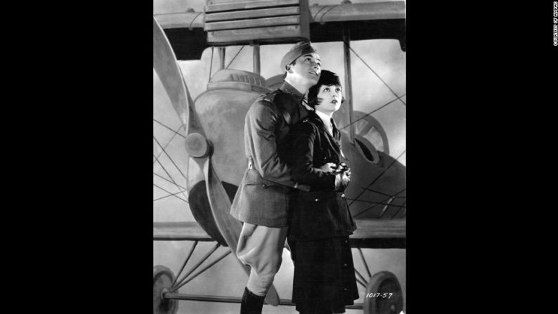 'Wings' (1927) fue la primera cinta en ganar el Oscar a mejor película en 1929. En esta galería puedes ver las otras 88: