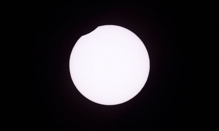 Este domingo 26 de febrero fuimos testigos de un eclipse solar anular, un espectáculo celestial imposible de perder.