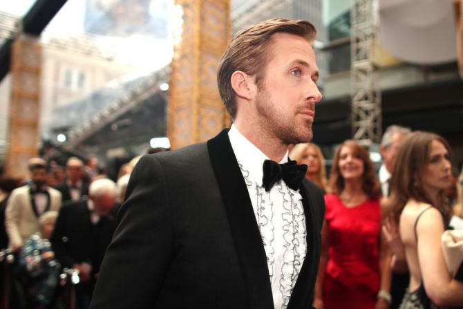 Ryan Gosling, nominado a mejor actor, llega a la edición 89 de los Premios Oscar.