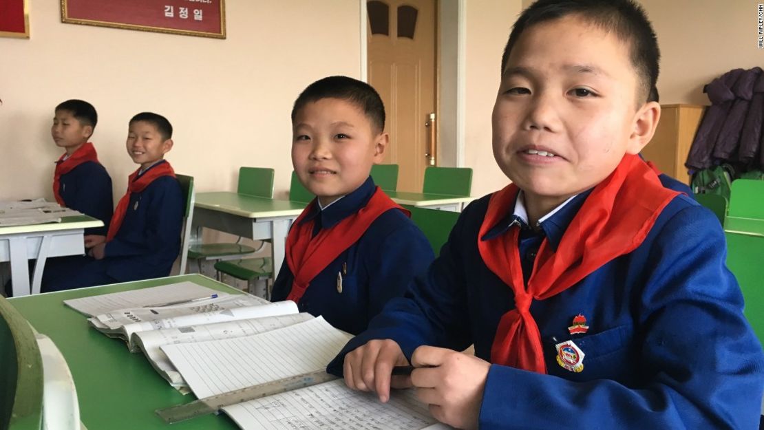 Estos niños estudian en un colegio para huérfanos de Pyongyang que CNN visitó el 19 de febrero del 2017.