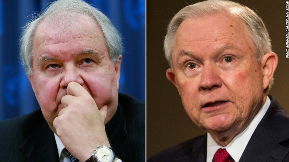 Sergey Kislyak (i) se reunió en dos ocasiones con Jeff Sessions en el 2016 antes de que fuera nombrado secretario de Justicia de Trump.