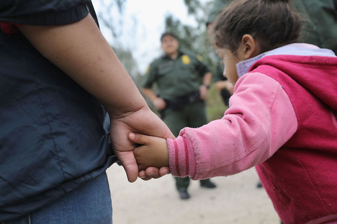 CNNE 386061 - immigrants surge across border ahead of trump inauguration