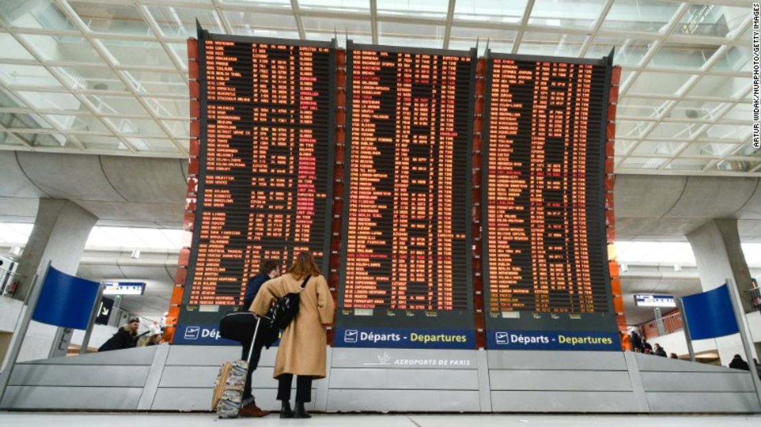 Mientras las aerolíneas preferirían aeropuertos un poco menos concurridos, a las ciudades les encanta presumir de tener prósperos aeropuertos, que son vitales para la economía local. Uno de los aeropuertos más populares del mundo es el Charles de Gaulle de París, que el año pasado ocupó el lugar número 10 de los aeropuertos con mayor número de pasajeros, al movilizar a 66 millones de personas. Así lo informó el Concejo Internacional de Aeropuertos (ACI, por sus siglas en inglés) en un reporte preliminar de pasajeros del 2016.