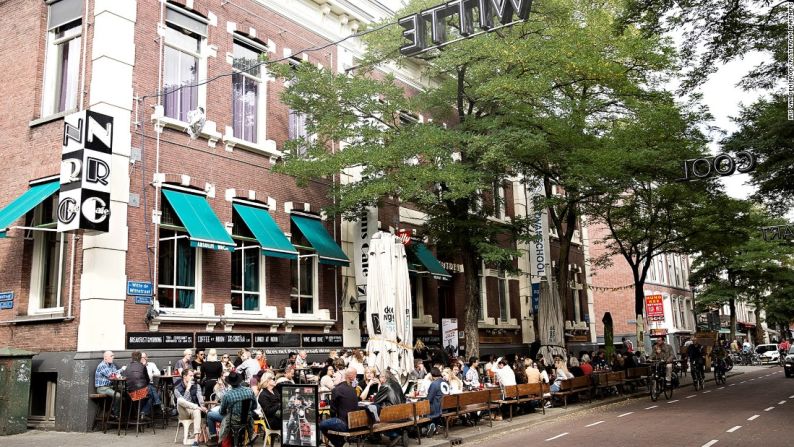 Una animada vida callejera — Witte de Withstraat es el corazón de la escena nocturna en Rotterdam así como el hogar de una variedad de galerías, cafés y restaurantes.