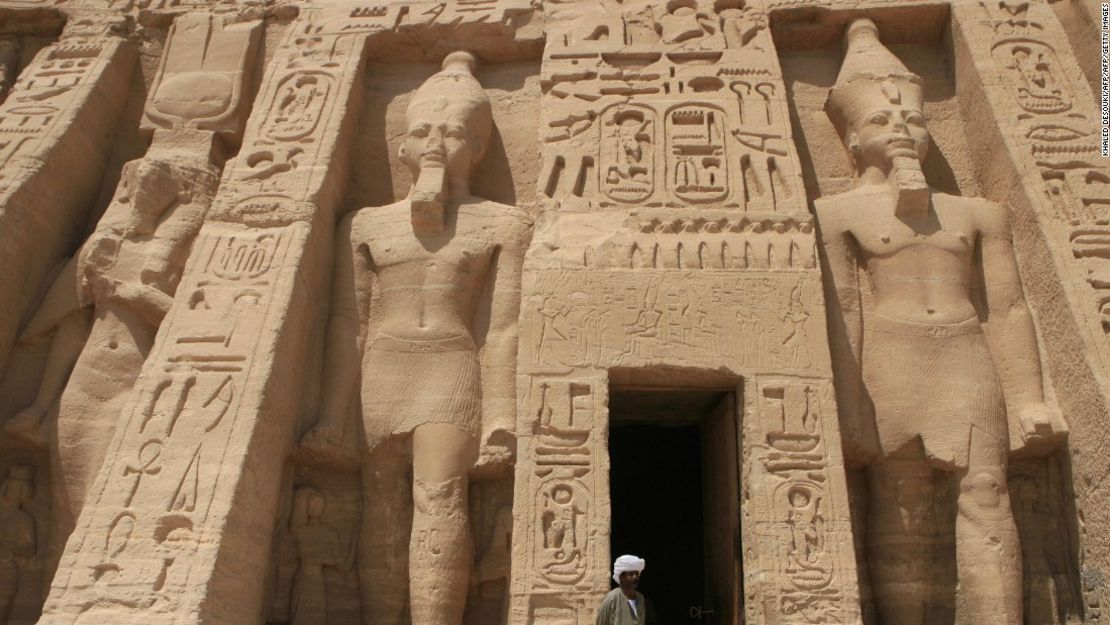 El Abu Simbel, localizado a 800 kilómetros al sur de El Cairo, Egipto.