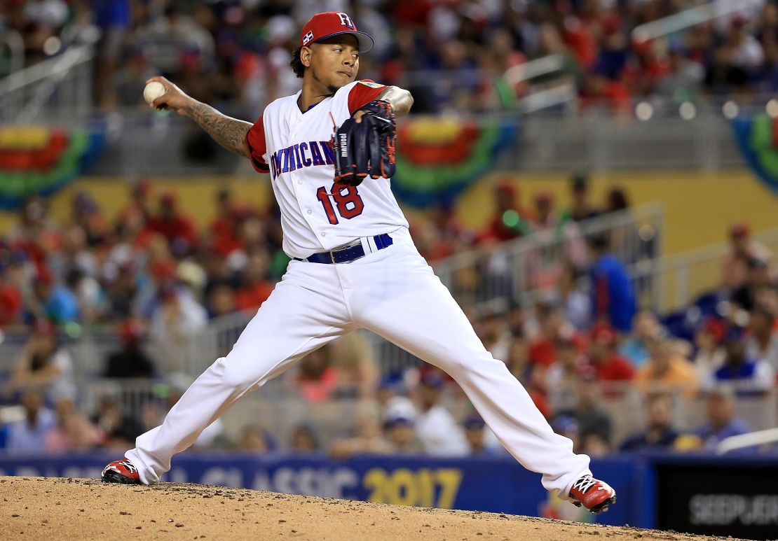 Carlos Martínez en el partido de la novena dominicana contra Canadá en Miami.