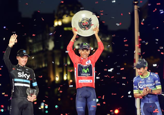 Nairo Quintana celebra el título de la Vuelta a España 2016 en el Paseo de la Castellana en Madrid.