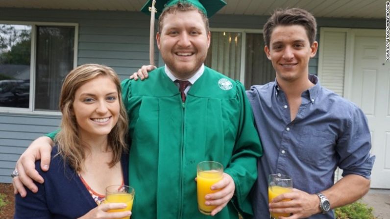 ¿Celebrando la graduación con jugo de naranja?