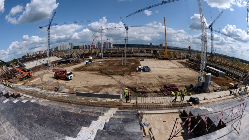 Arena Samara, Samara. Establecido para ser construido en una región suroriental reconocida por su sector aeroespacial, el estadio para 44.807 espectadores se asemejará a una cúpula de cristal de otro mundo. Por la noche, toda la estructura se iluminará.