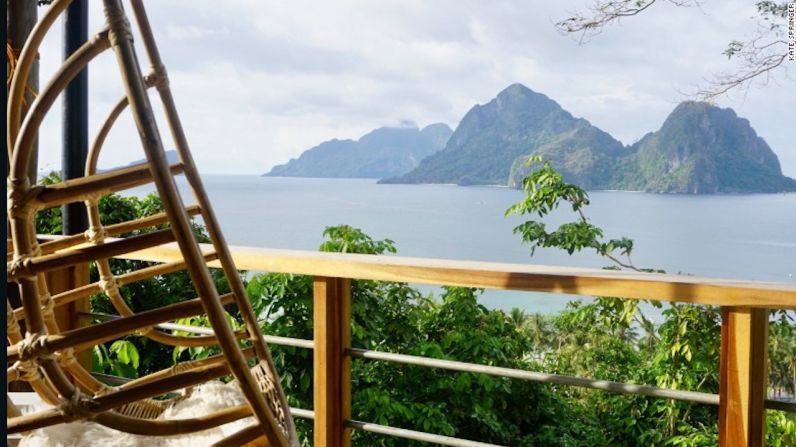 El Nido Madre — En lo más alto de las escaleras está el Nido Madre, un lobby al aire libre y restaurante que tiene vista sobre la icónica bahía de Bacuit desde un ángulo único.