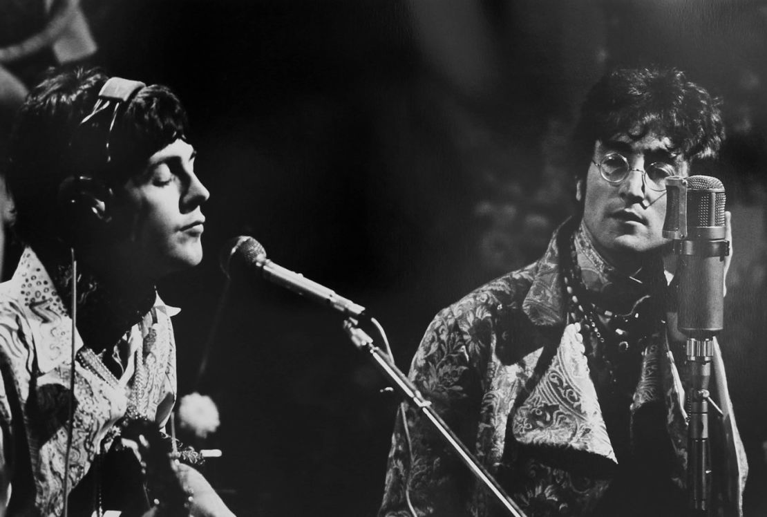 Paul McCartney y John Lennon durante los ensayos.