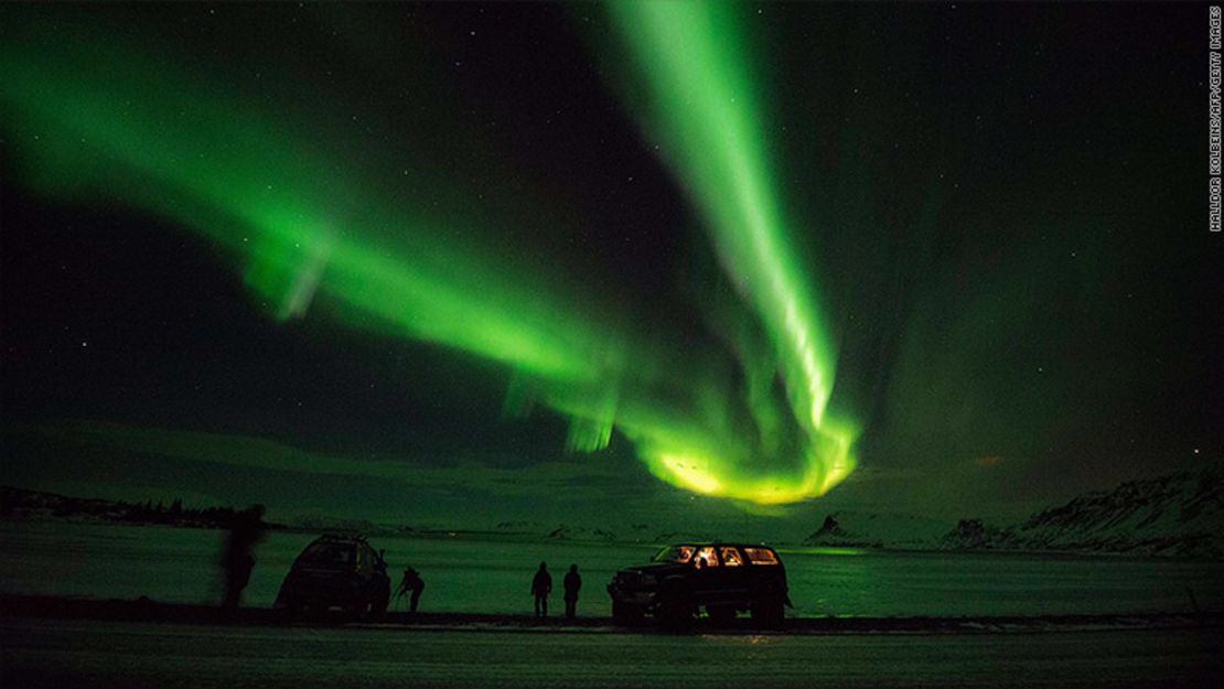 La promesa de ver las auroras boreales en invierno es una gran atracción turística en Islandia.