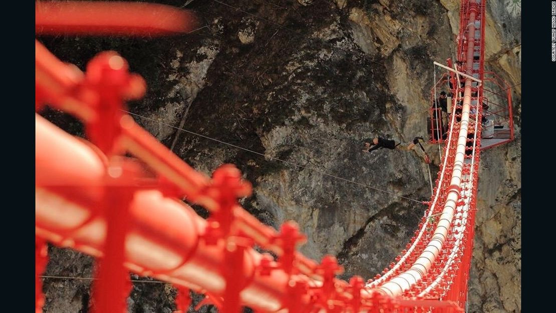 Puente de Niouc, en Val d'Anniviers (Suiza), a 190 metros.