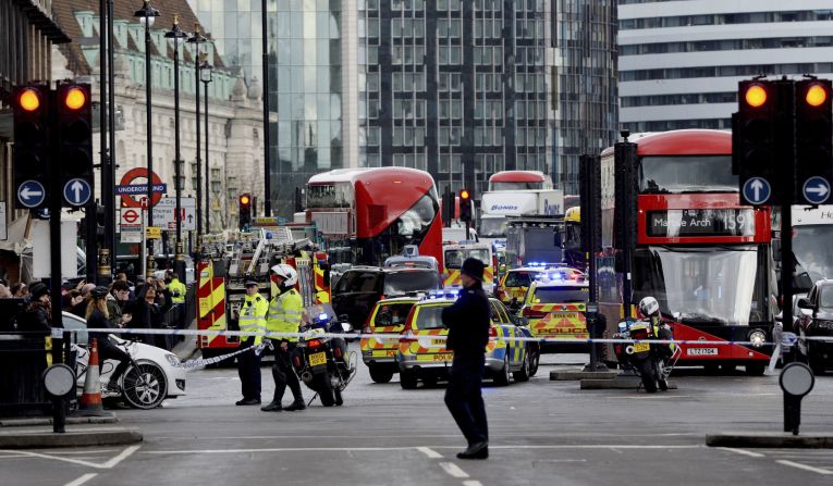 Así se ve la zona del incidente en el Parlamento británico.