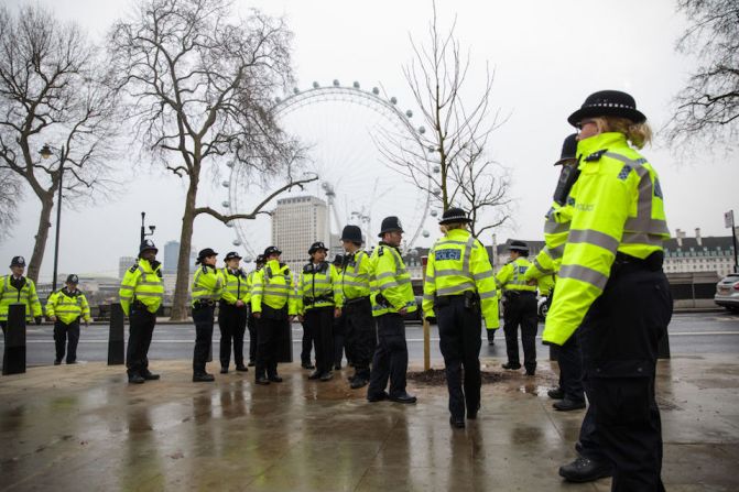 Más agentes en la zona de London Eye, uno de los reclamos turísticos de la ciudad.