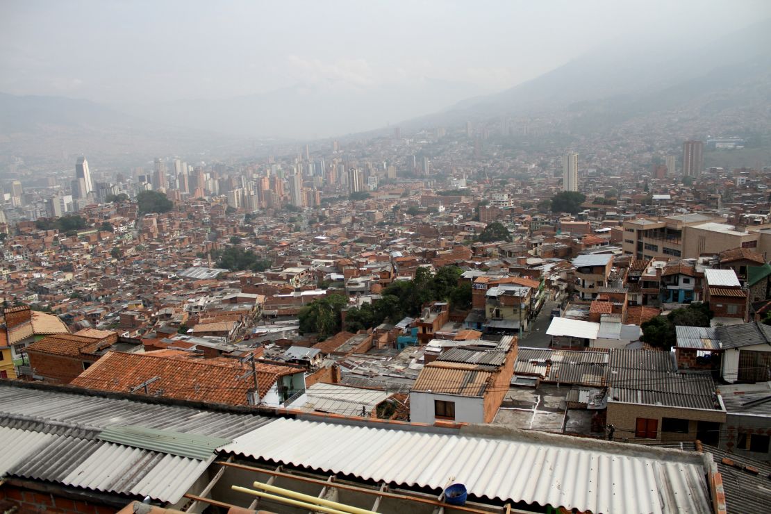 Medellín (la segunda ciudad más grande de Colombia) fue declarada en alerta roja por la contaminación del aire este 22 de marzo.