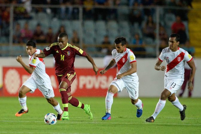 Venezuela y Perú empataron 2-2 y se quedaron en el fondo de la tabla.