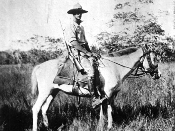 Se dice que mientras otros hombres sucumbían a las típicas enfermedades de la selva, a la pestilencia y a la locura, Fawcett era inmune a todas esas cosas. Esta foto es de 1925, cuando emprendió su última y fatal expedición.