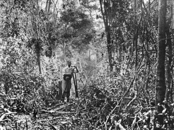 En su momento había rumores, incluso, de que era imposible matar a este gigante británico, nacido con una constitución sobrenatural. En esta foto, Fawcett estaba en pleno trabajo para trazar la frontera entre Bolivia y Brasil.