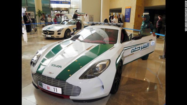 El segundo auto más rápido de la flota de la Policía de Dubai alcanza una velocidad máxima de 354 kilómetros por hora. Es un Aston Martin One-77 personalizado que va de 0 a 96 kilómetros en 3,7 segundos.