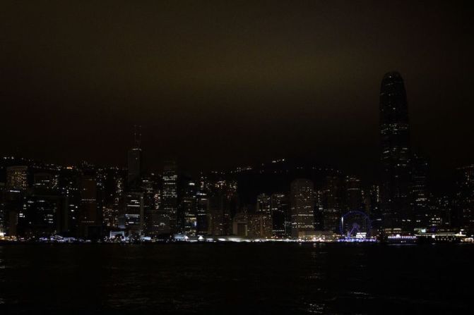 Los rascacielos de Hong Kong también apagaron sus luces. Ya son 10 años en los que se ha realizado la Hora del Planeta.