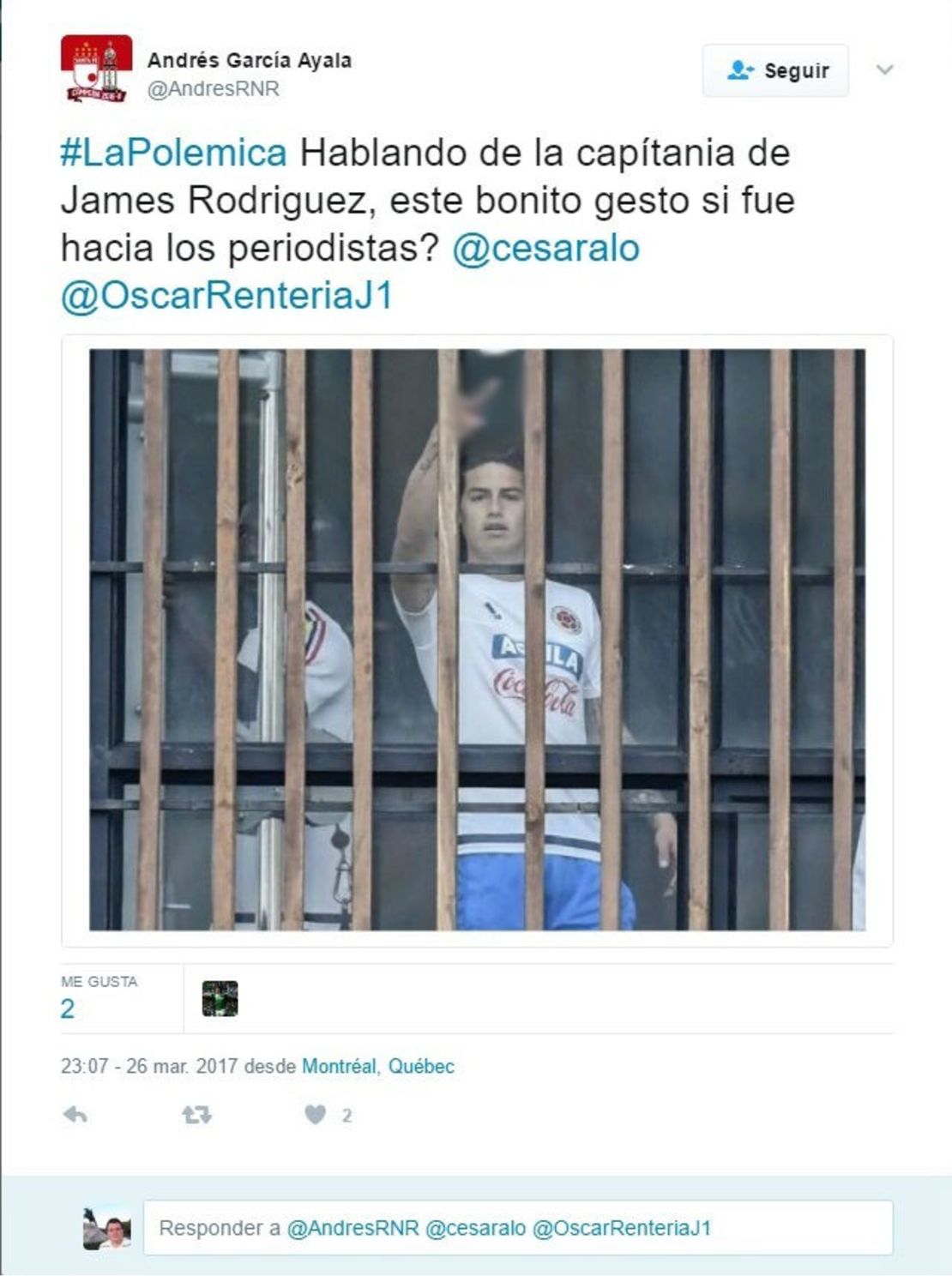 Reproducción de un tuit en el que se ve el gesto de James Rodríguez.