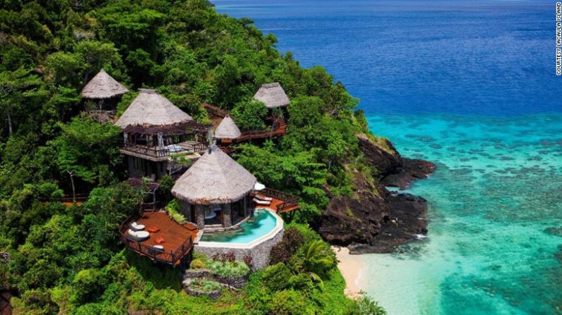 Isla Laucala (Fiji): hermoso es un eufemismo para este lujoso escondite del Pacífico Sur. Cada una de sus 25 villas, inspiradas en la tradicional cabaña de Fiji, cuentan con frondosos jardines tropicales y piscinas privadas de borde infinito