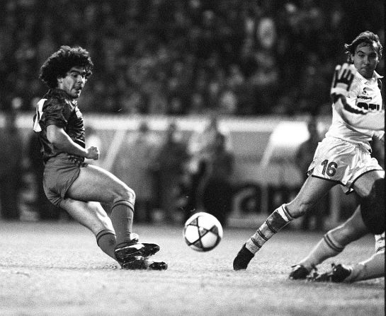 En 984 Diego Armando Maradona, por el Barcelona, y Andoni Goikoetxea, por el Athletic de Bilbao, comenzaron los roces hasta que el argentino lesionó brutalmente al español, lo que desató una tángana de proporciones monumentales. La Real Federación Española de Fútbol los sancionó con tres meses a ambos.