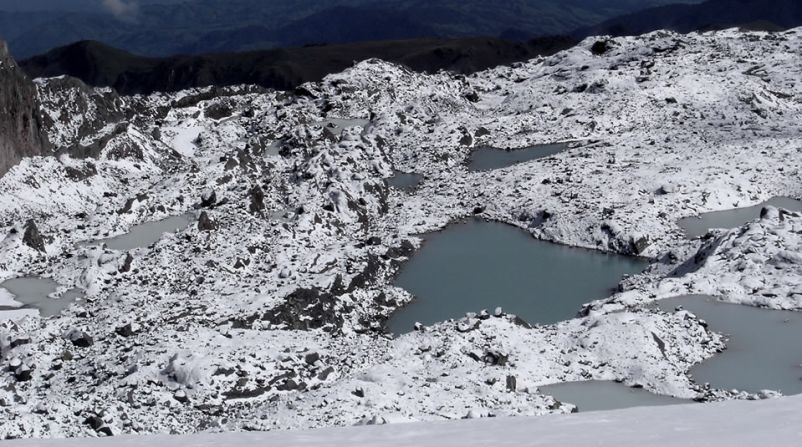 En Colombia quedan seis glaciares, que representan el 2% del total de glaciares tropicales del mundo. Dos de ellos son sierras (Santa Marta y Cocuy) y cuatro son volcanes (El Ruiz, Santa Isabel, Tolima y Huila). En la foto, la cima del Nevado de Santa Isabel, en el Parque Nacional Natural los Nevados.