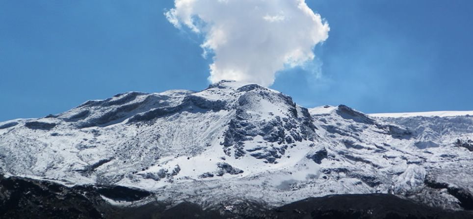 El Parque Nacional Natural Los Nevados reúne a tres de los seis glaciares que tiene Colombia: El Ruiz (en la foto), Tolima y Santa Isabel.