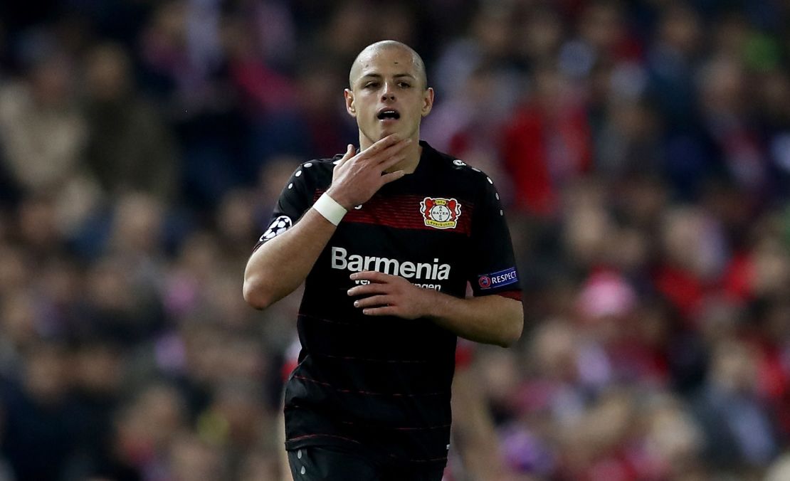 Javier 'Chicharito' Hernández en un partido de la Bundesliga alemana con el Bayer Leverkusen.