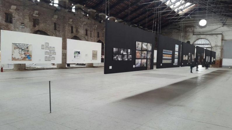 Exhibición de la categoría fotografía del premio Arte Laguna en Venecia.