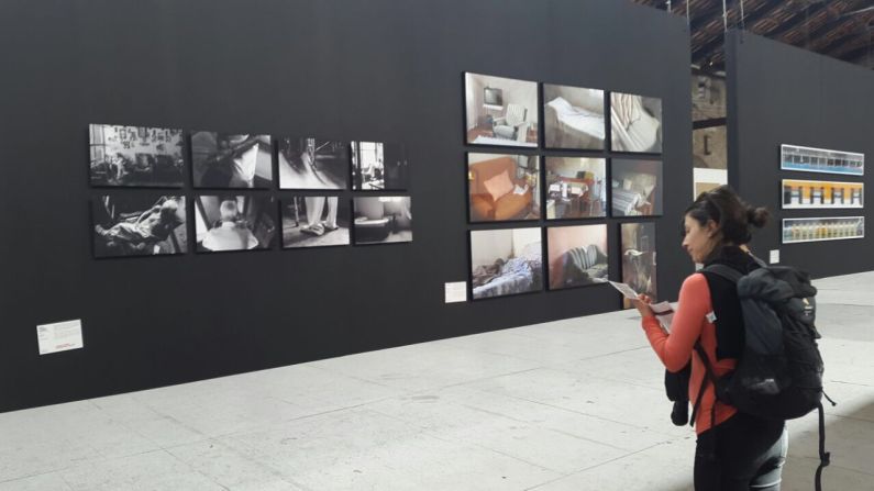 Chirinos ganó el premio Arte Laguna en la categoría fotografía con la obra 'La Espera', una serie de ocho fotos en blanco y negro.