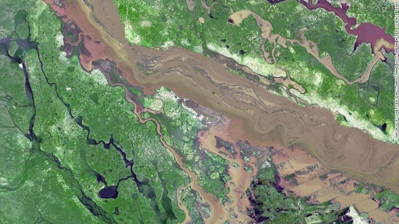 Río Limpopo, Sudáfrica — El desbordado río Limpopo fue capturado por la nave espacial Terra de la NASA mientras volaba entre Sudáfrica y Zimbabwe en 2013.