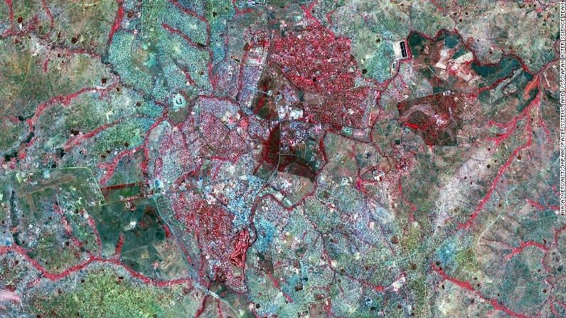 Lilongüe, Malawi — Lilongüe, la capital de Malawi, aparece en esta imagen tomada por el Radiómetro Espacial Avanzado de Emisión Térmica y Reflexión (ASTER, por sus siglas en inglés) en 2016.