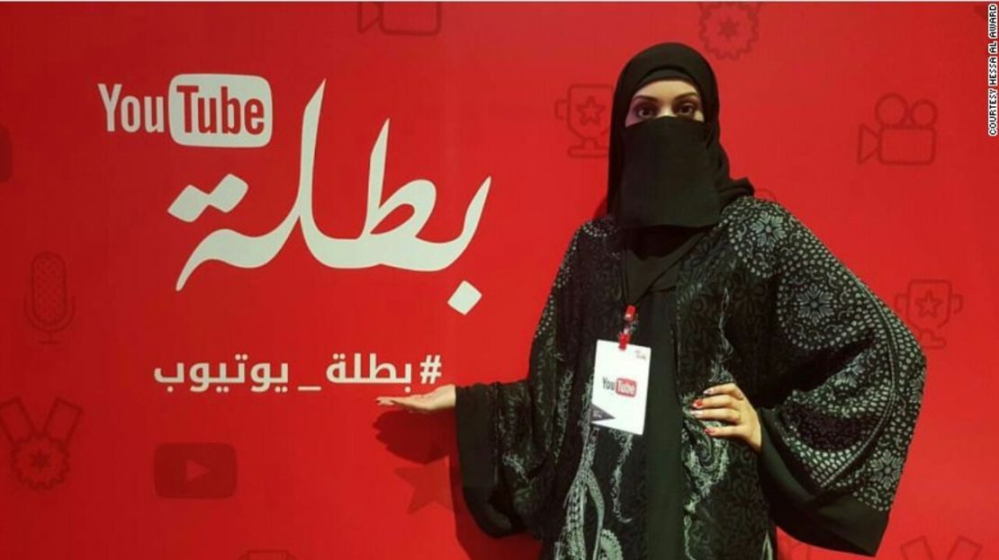 Hessa Al Awad es una influyente bloguera saudí de 24 años que vive Dammam. Dice ser fanática de la cultura pop japonesa.