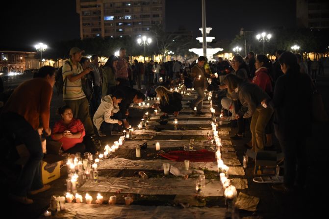 Estudiantes universitarios guatemaltecos demandan el 15 de marzo del 2017 justicia en el caso de la muerte de 41 niñas en el Hogar Seguro Virgen de la Asunción.