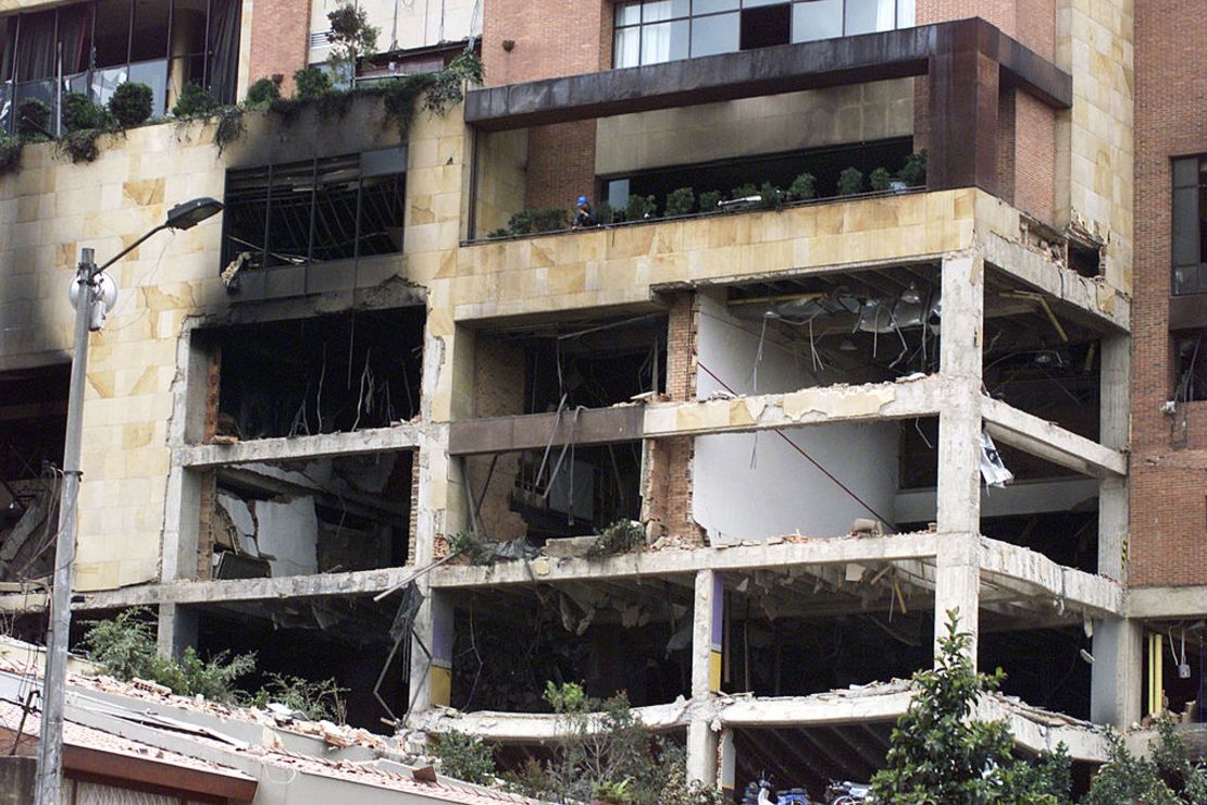 El atentado al Club El Nogal en Bogotá en 2003 dejó 36 muertos y más de 200 heridos.