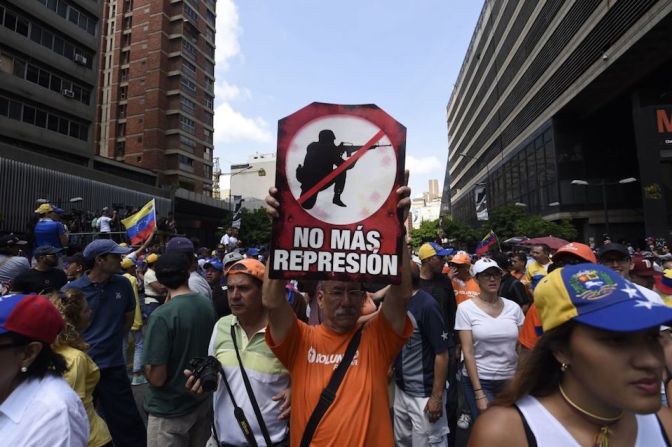 Manifestantes contra el gobierno de Nicolás Maduro en la municipalidad de Chacao, en el este de Caracas.