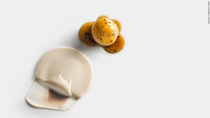 1. Eleven Madison Park (Nueva York) — Es el primer restaurante de Estados Unidos en ganar el título de Mejor Restaurante del Mundo luego de que el French Laundry de California se llevara este premio en 2003 y 2004. Eleven Madison Park es dirigido por el chef de origen suizo Daniel Humm.