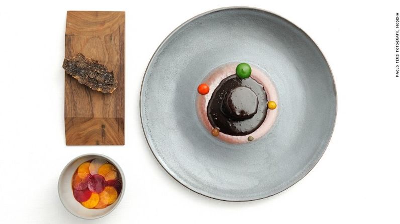 2. Osteria Francescana (Modena, Italia) — En 2016 este restaurante fue el primer ganador italiano del premio al Mejor Restaurante del Mundo. Este año la Osteria Francescana del chef Massimo Bottura cayó al segundo lugar de la lista.