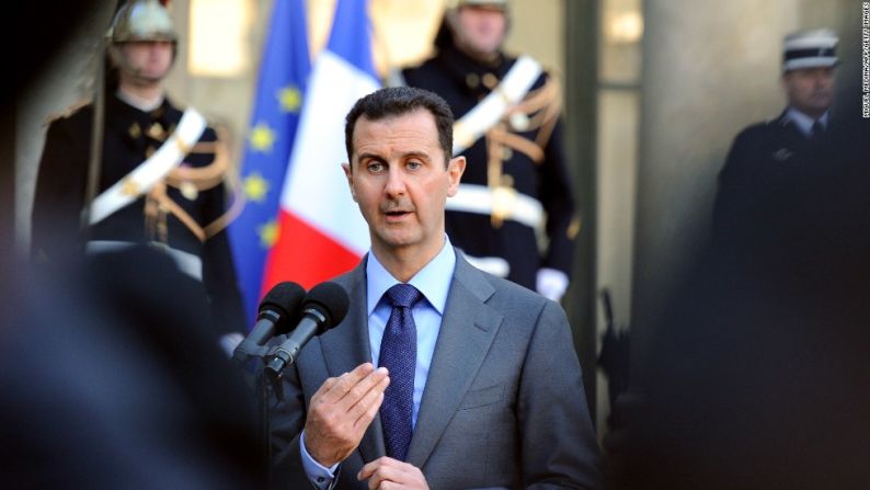 Al Assad da un discurso en el Palacio del Elíseo, en París, tras una visita de Estado de dos días a Francia, en diciembre del 2010.