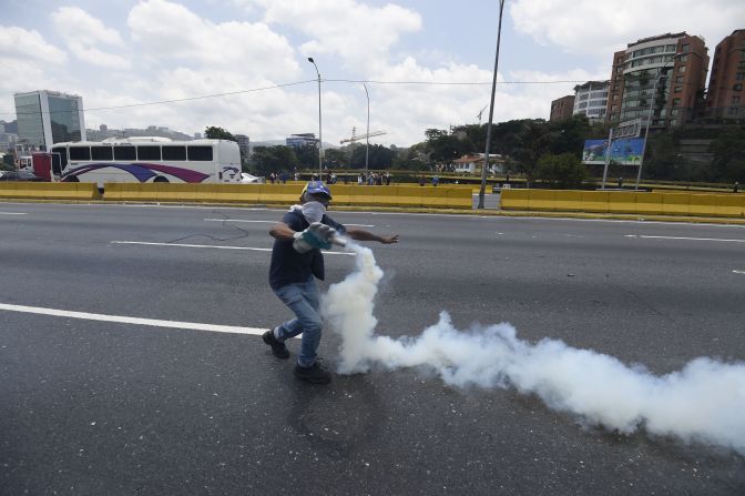 La protesta del #10A se dirigía a la Defensoría del Pueblo.