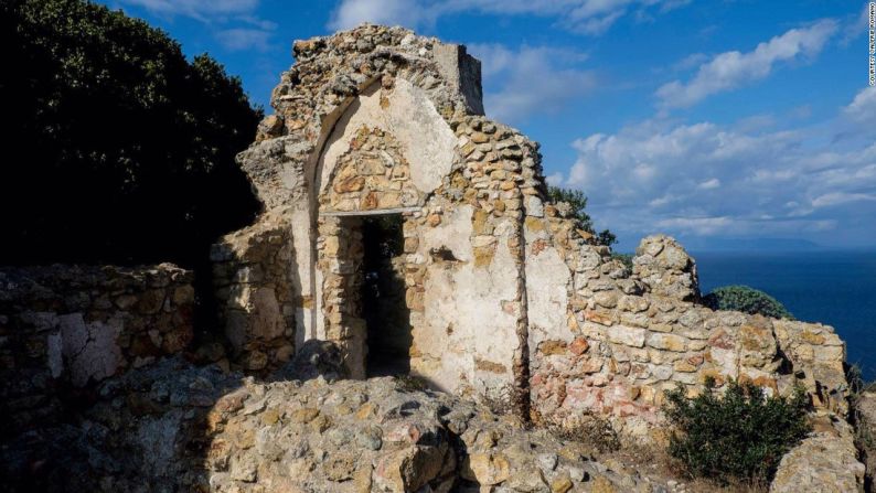 Fiestas salvajes — Docenas de yates y lanchas desembarcaban durante fines de semana con duques, barones, condesas y millonarios. La casa de descanso era un lugar de reunión para gente de la alta sociedad”, recuerda el antiguo conserje Salvatore Pagano.