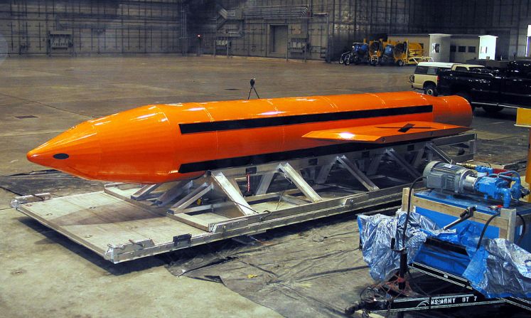 Imagen de archivo: Esta fotografía fue publicada por el Departamento de Defensa de Estados Unidos en marzo de 2003 muestra la bomba GBU-43/B Massive Ordnance Air Blast. Esta es una bomba de 10 toneladas, la más grande que existe.