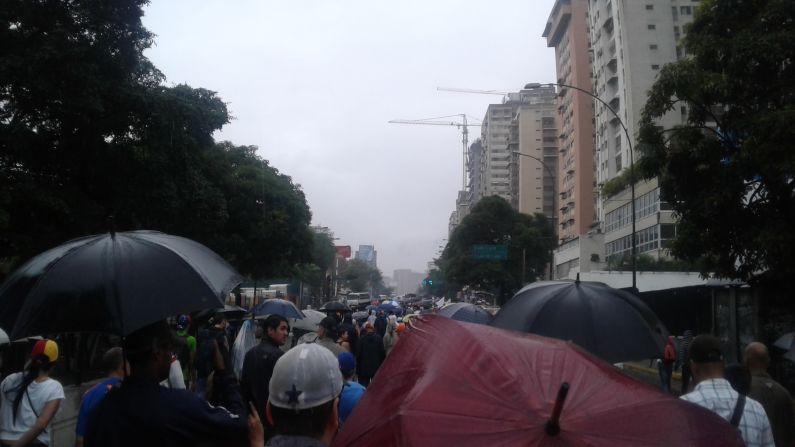 Los opositores marcharon a lo largo de la avenida Rómulo Gallegos.