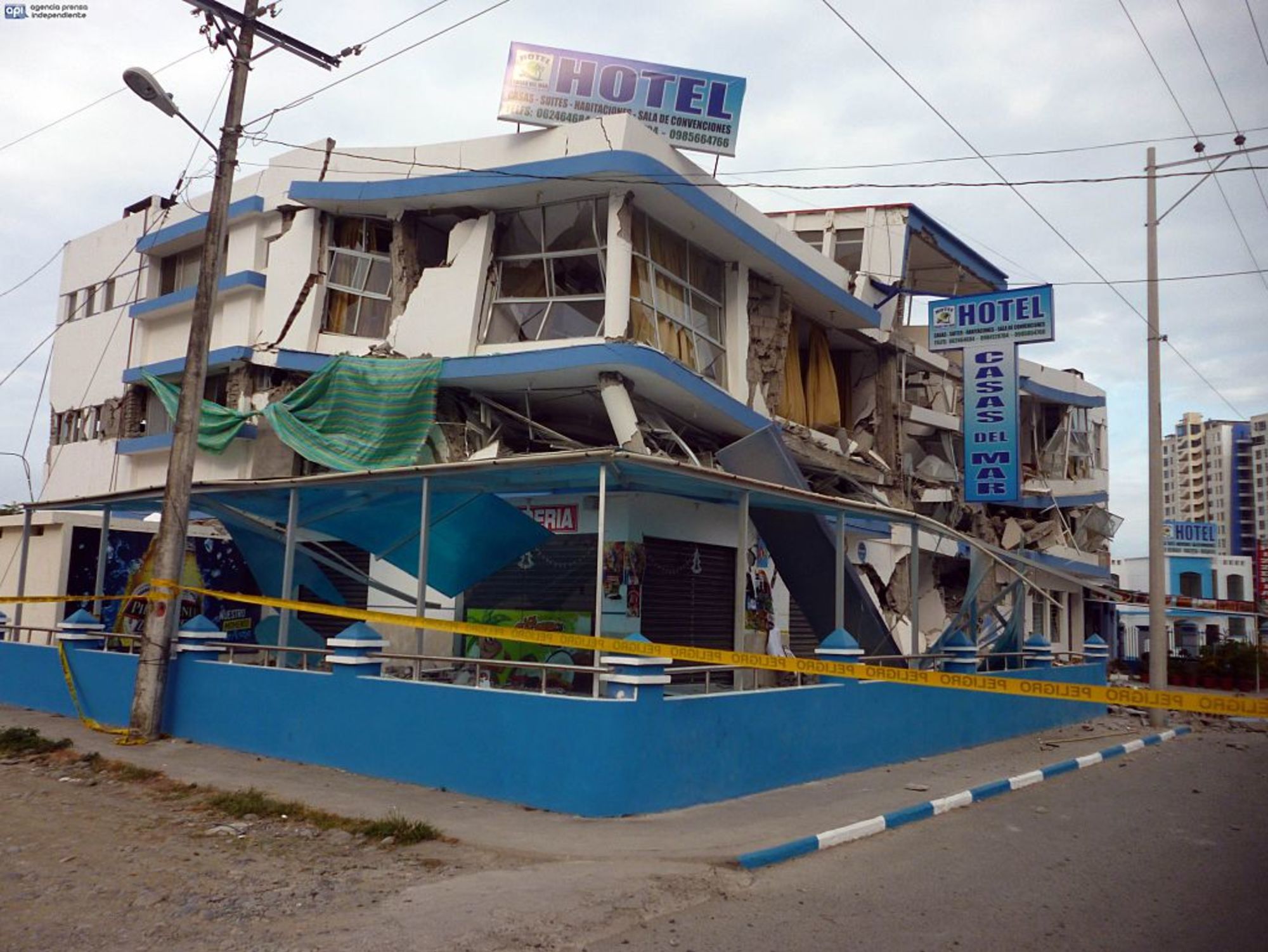 CNNE 399516 - topshot-ecuador-quake