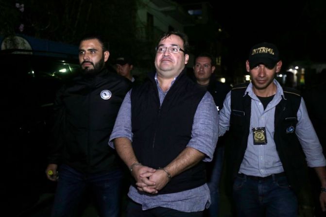 A Duarte se le detuvo "con fines de extradición internacional" por su presunta responsabilidad en delincuencia organizada y "operaciones con recursos de procedencia ilícita", informó la PGR.